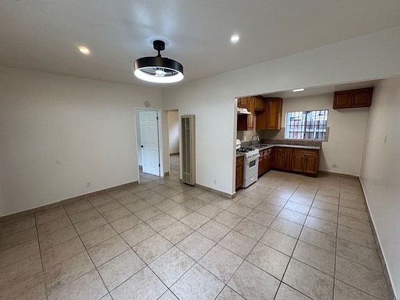 3rd image of 1019 Martin Luther King Jr Ave APT A
