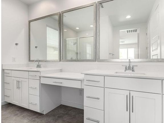 5th image of 18764 W CANTERBURY Drive