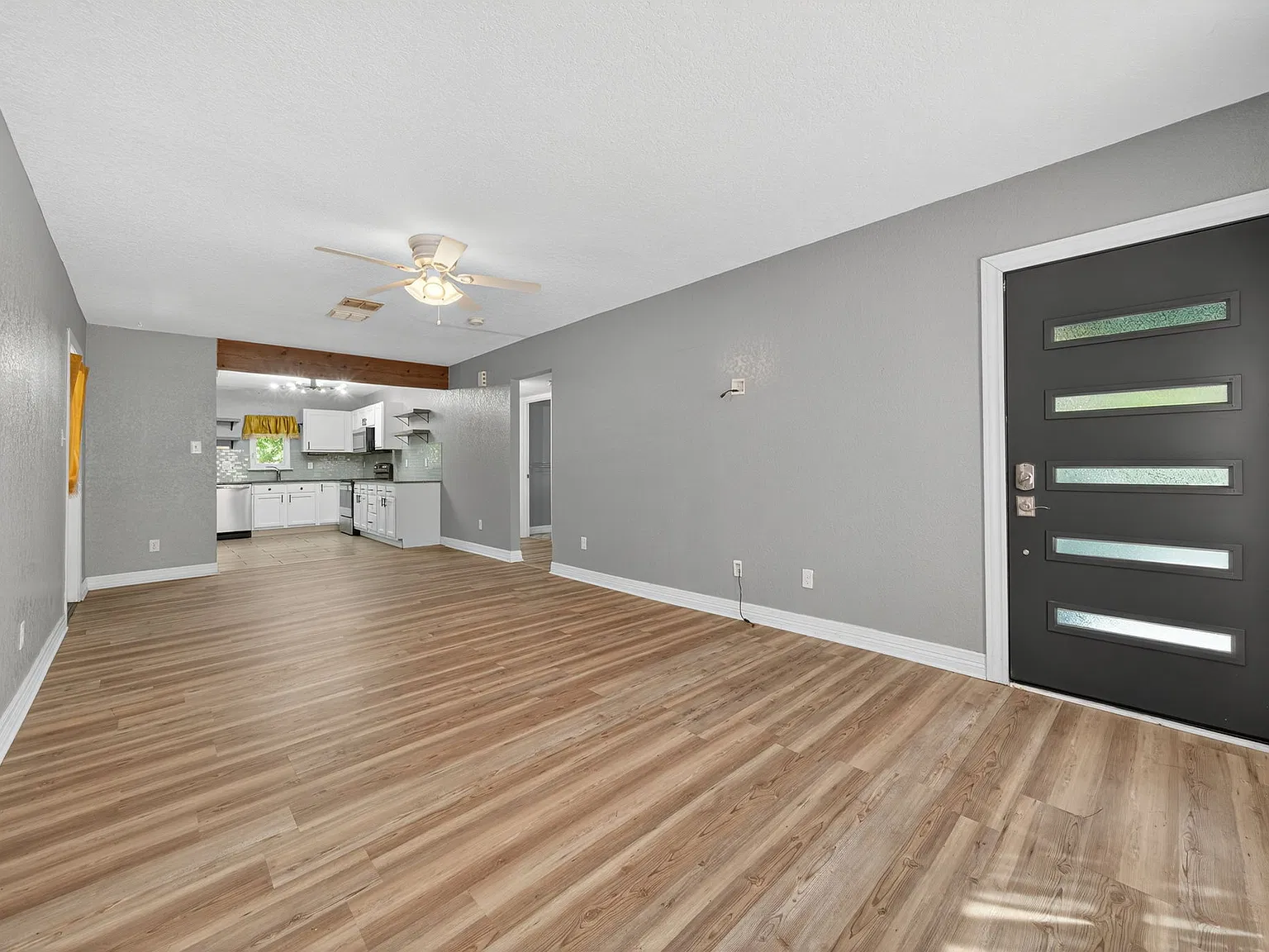 3 bed, 988 sqft, $1,550 — Photo 4