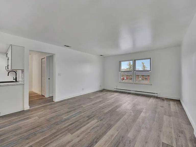 Apply At

Under Rentals

1 & 2 Bedroom Apartments Available

Water and Trash Paid!
Tags