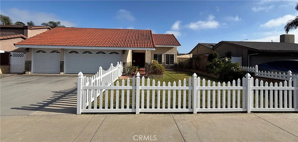 5 bed, 1898 sqft, $5,700 — Photo 1