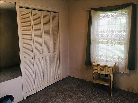 5th image of 135 Clover Dr SW