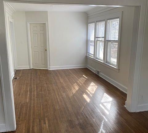 4th image of 5027 Forest Ave