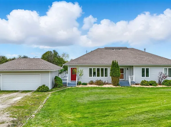 2106 Silverlakes Cir, Fairfield, IA 52556