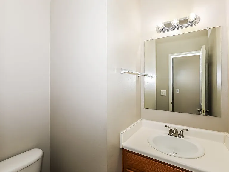 1607 Thornwick Trce — Photo 16
