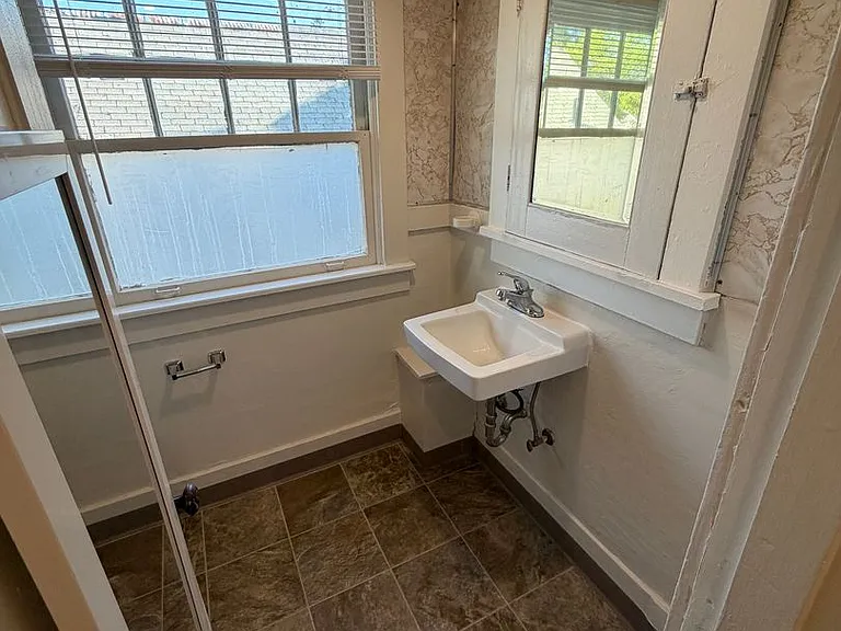 202 NW 15th St #5 — Photo 12