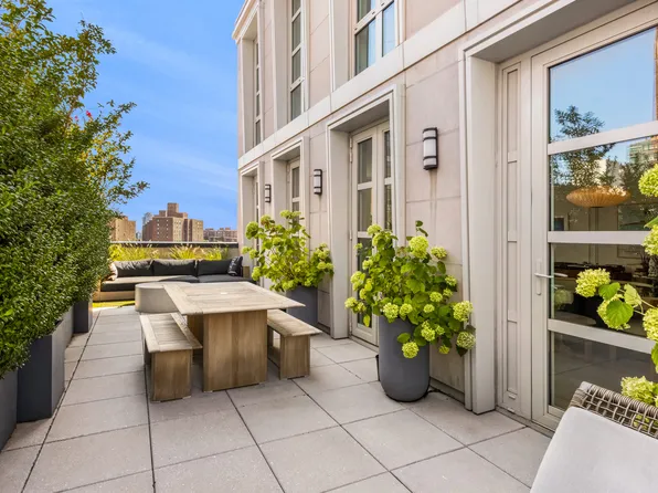 250 East 21st Street 10A image 1 of 20