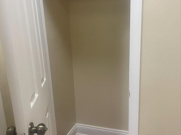 4th image of 191 Woodhull Ave #1D