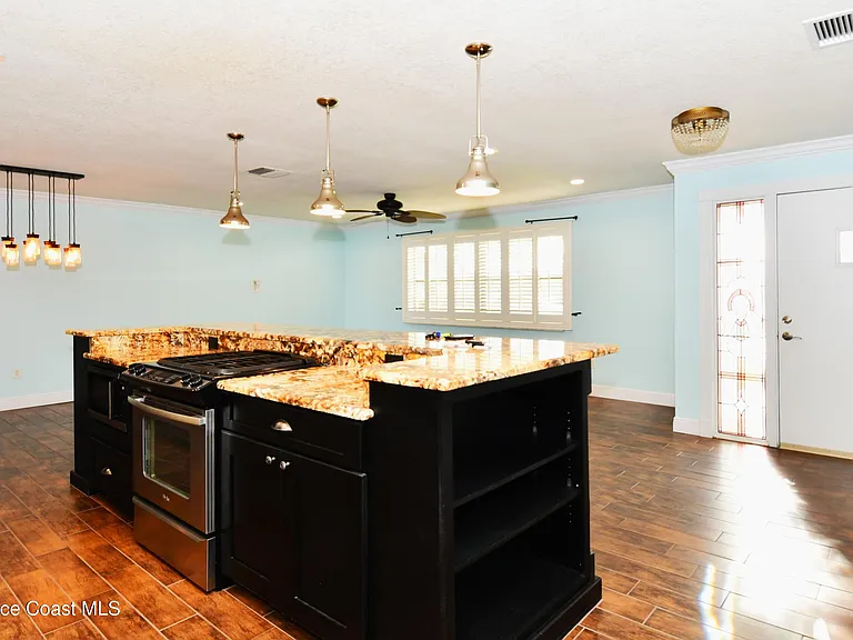405 Sparrow Dr — Photo 7