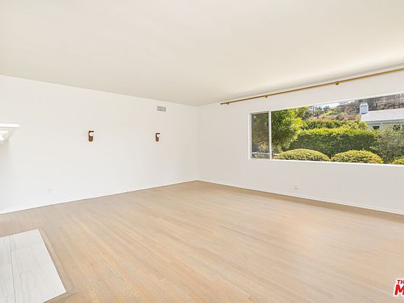 4th image of 1053 Maroney Ln