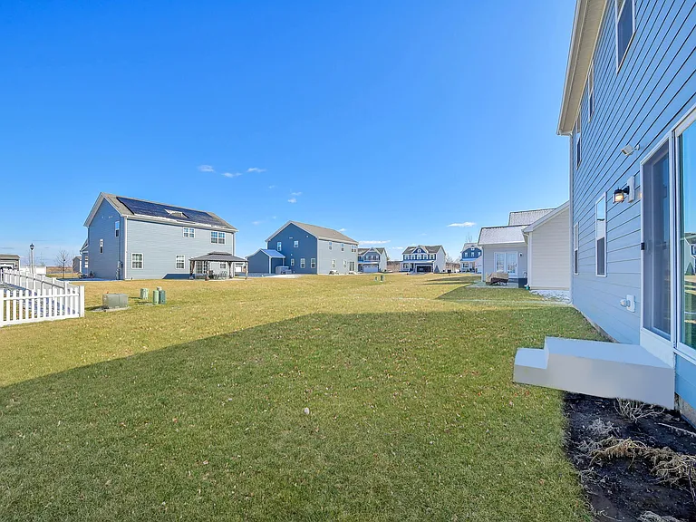 328 Carole St — Photo 20