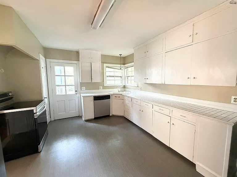 1820 Ardath Ave — Photo 7