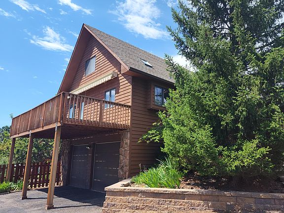Excellent Views of Blue Sky Trail Valley.
Deep garage for more storage or shop table.