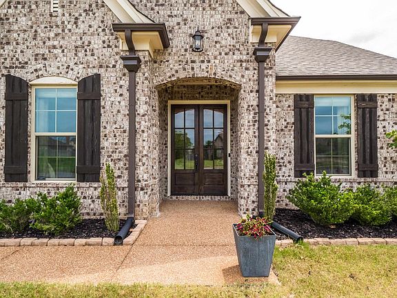 5th image of 470 Oakridge Dr