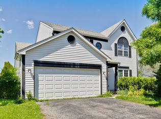 96 W Sprucewood Ln, Round Lake Beach, IL