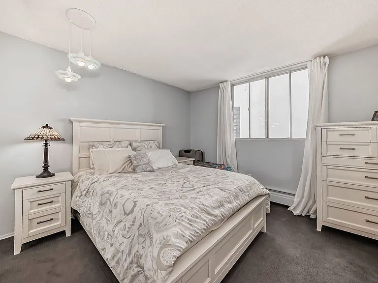 13910 Stony Plain Rd NW — Photo 32