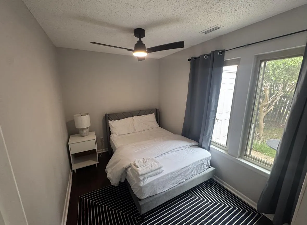 4 bed, 2.5 bath, 1689 sqft, $1,594 — Photo 1