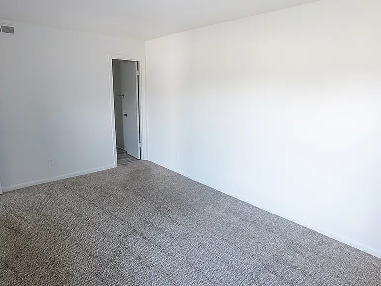 Brentwood Apartments — Photo 10