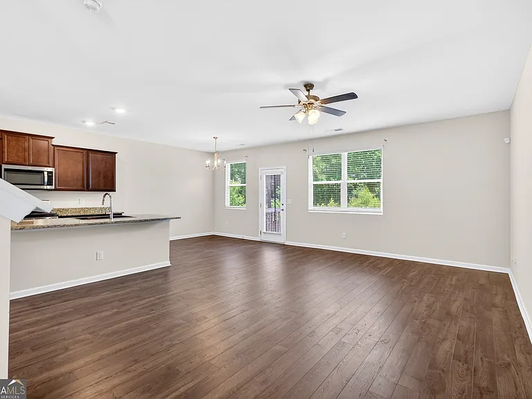 122 Silver Birch Pass — Photo 6