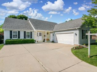 608 E Edgelawn Dr, Plano, IL 60545