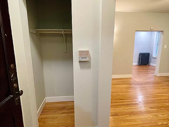 3rd image of 1010 W Loyola Ave APT 2E