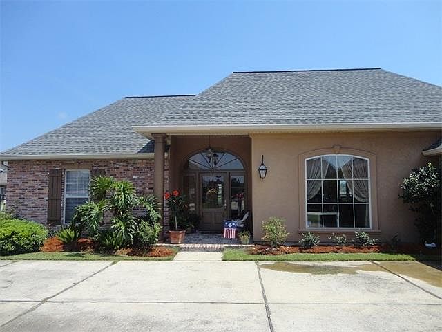 1st image of 105 Oxbow Dr