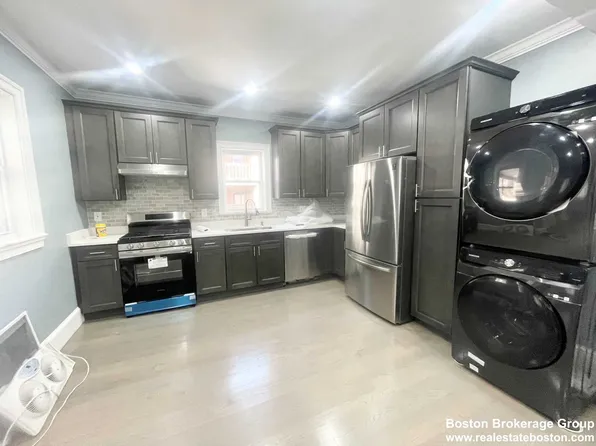 (undisclosed Address), Dorchester, MA 02125