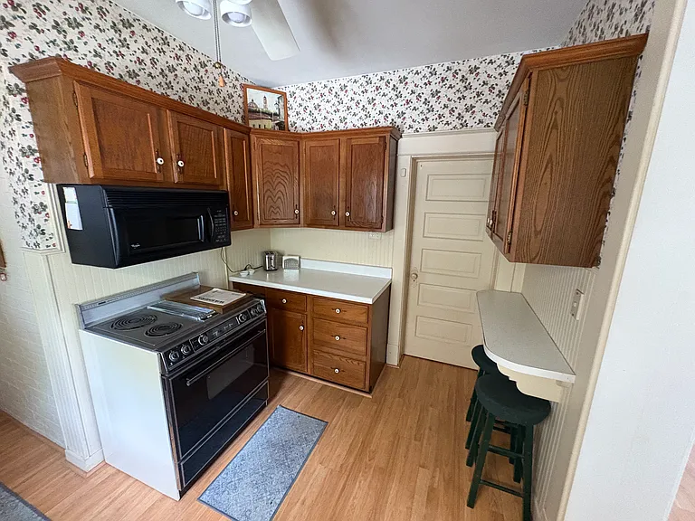 1210 N Vermilion St #1 — Photo 2
