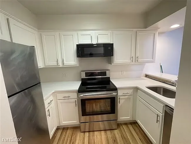 60 Gibson St #308 — Photo 5