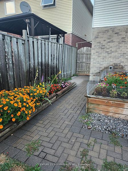 Ajax House for rent - 1 Bedroom — photo 6