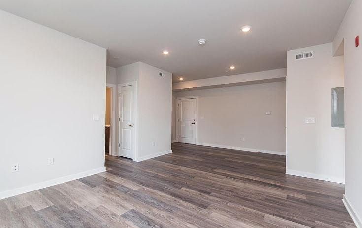 2nd image of 4215 Chestnut St #407