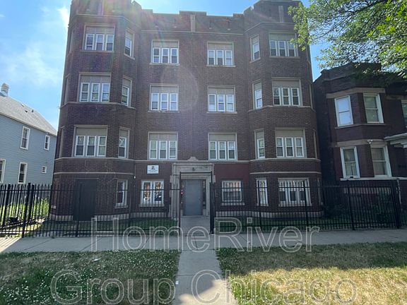 3rd image of 9006 S Escanaba Ave APT 3