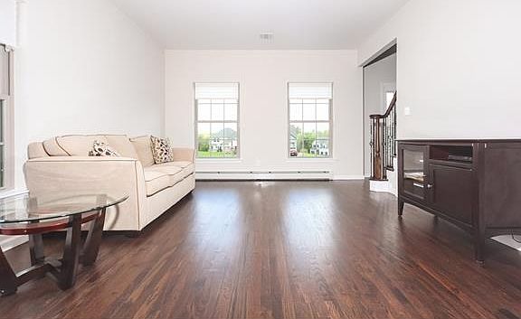4th image of 2 Gleneagles Ct