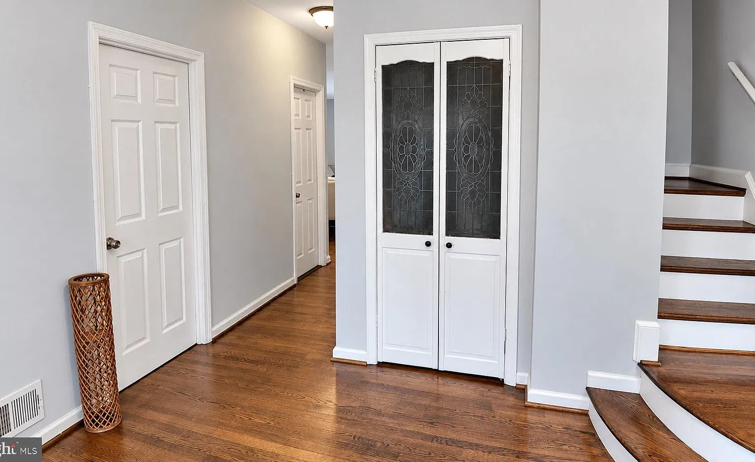 5 bed, 3.0 bath, 2316 sqft, $3,950 — Photo 2