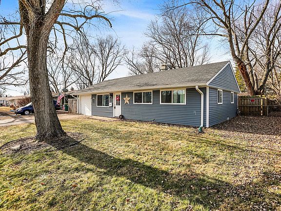 3rd image of 1860 Churchill Rd