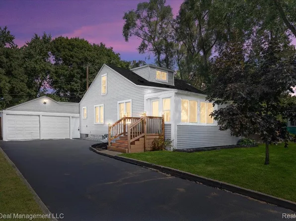 4414 Monroe Ave, Waterford, MI 48329