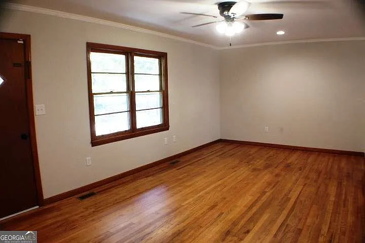 3 bed, 1.5 bath, 1162 sqft, $1,300 — Photo 3