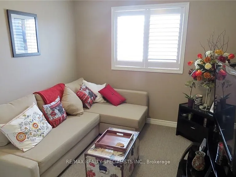 101 Roselawn Cres — Photo 13