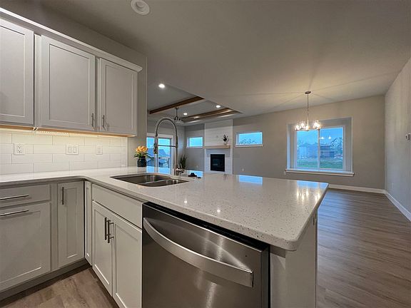 5th image of 1235 Berkshire Ln