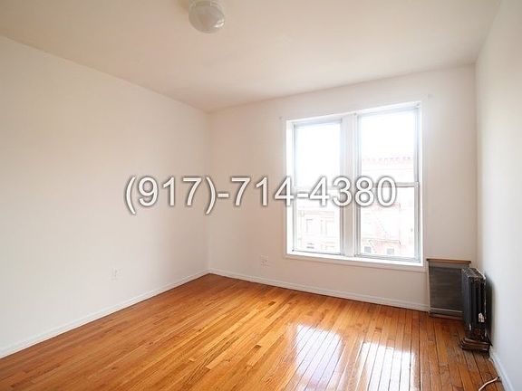 4th image of 914 Jefferson Ave APT 4