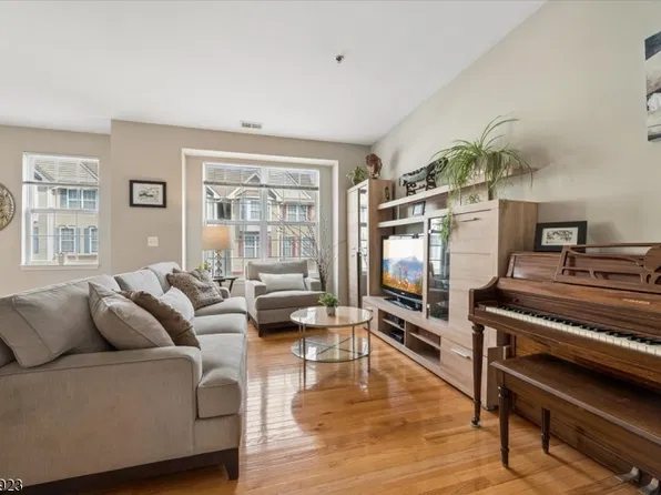 149 Conover Ter, Lebanon Boro, NJ 08833