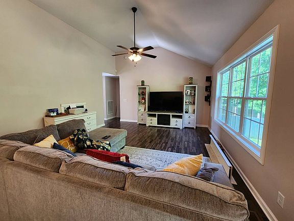 4th image of 530 Medallion Cir