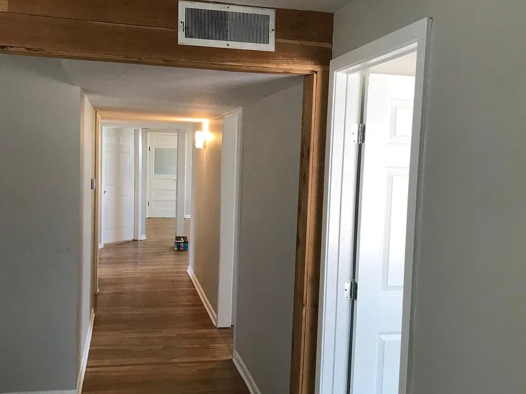 210 N Saunders St — Photo 2