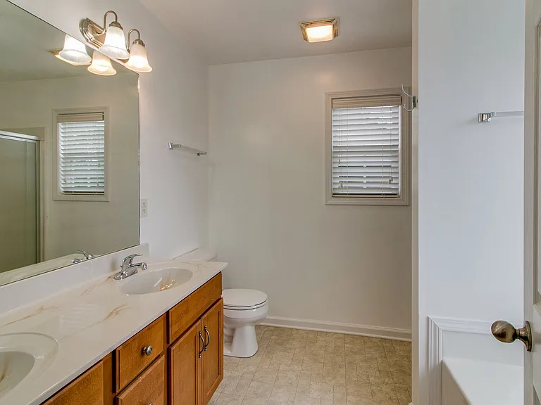 988 Chardea Ct — Photo 21
