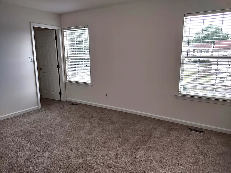 34 Chartwell Ct — Photo 17
