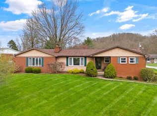 123 Betsy Ln, Belpre, OH
