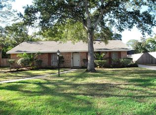 1409 Cedarbrook Ct, Seabrook, TX 77586