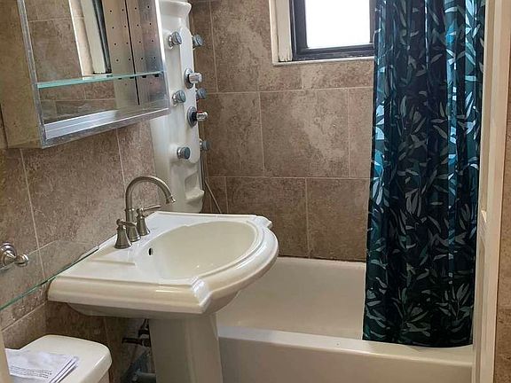 5th image of 21-15 33rd St APT 3F