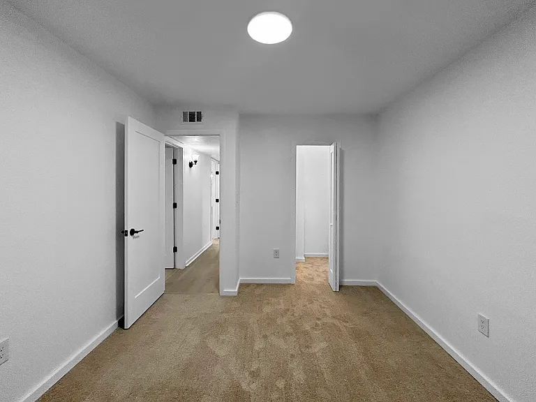 Fresh carpet in all rooms