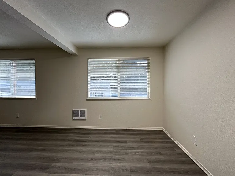 711 SE 212th Ave — Photo 11